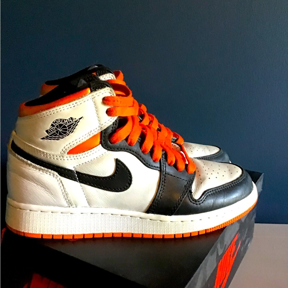 Air Jordan 1 High Retro GS “Electro Orange” Size 5Y